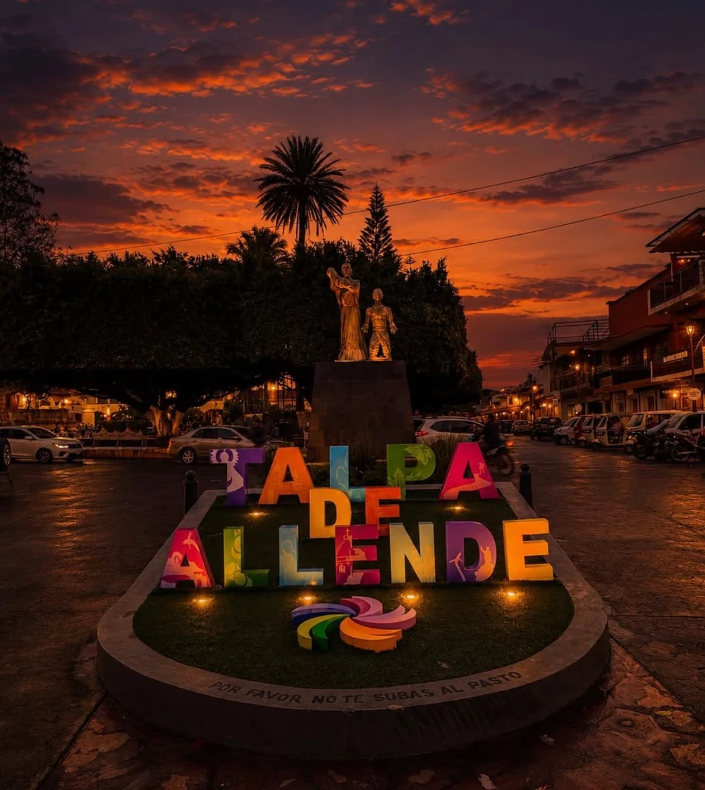 Plaza de Talpa de Allende al atardecer